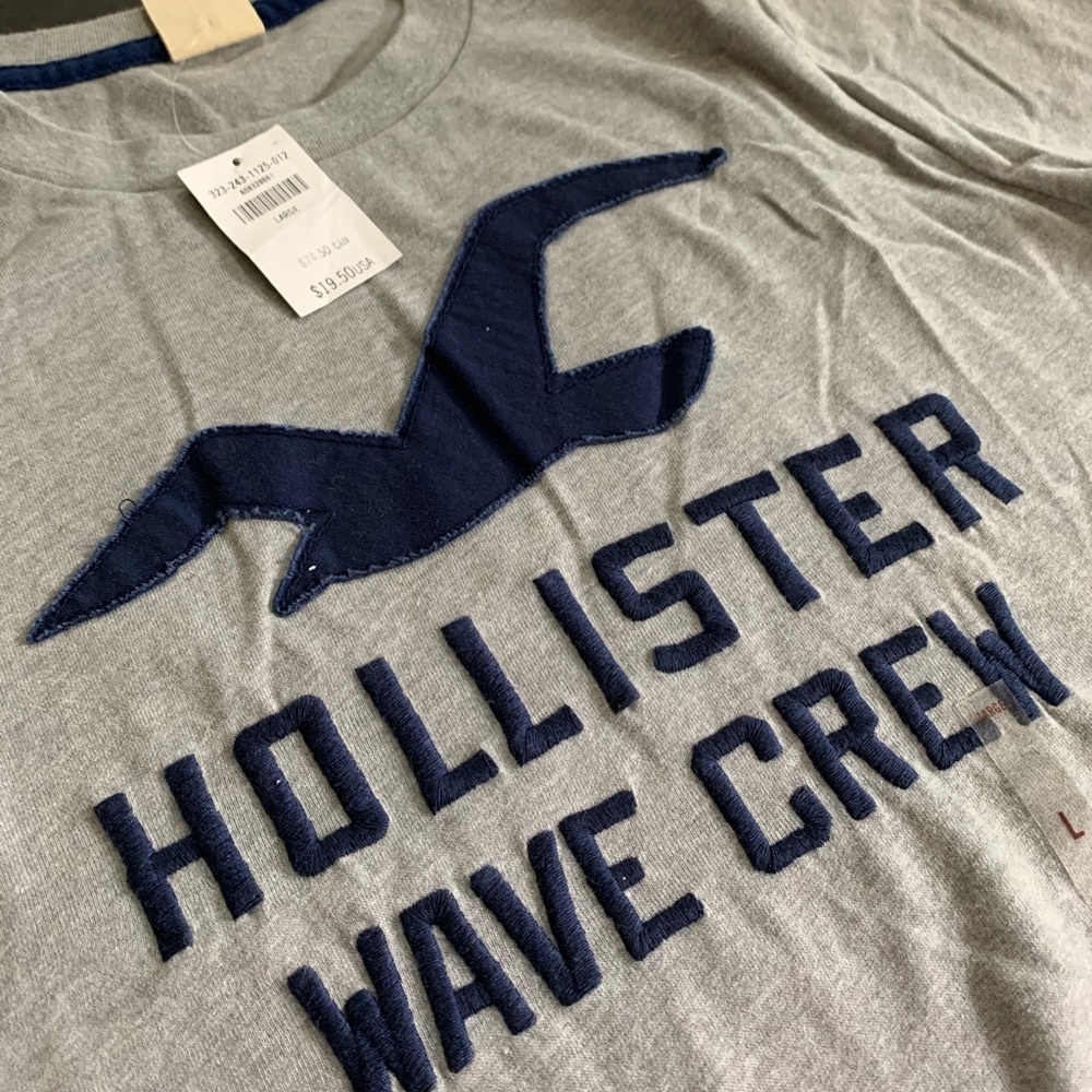 Hollister Embroidered Crew Neck T-shirt - Picture 3 of 4